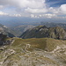 Monte Terminillo - Ausblick an der nordöstlichen Gipfelkuppe, u. a. hinunter zur etwa östlich gelegenen Sella di Leonessa.
