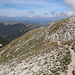Monte Terminillo - Blick von der südwestlichen zur nordöstlichen, offenbar einen Meter höheren Gipfelkuppe. Auch der Pfad dorthin ist zu erkennen.