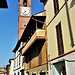 Il balcone cinquecentesco di via Borsani ed il campanile di Santa Maria Nuova.