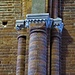 Le colonne borgognone della chiesa non hanno capitelli, giusto una corona lapidea sommitale, questi, molto sobri come si addice ad una chiesa monacale, si trovano sulle colonne superiori che reggono gli archi della volta.