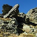 Kurz vorm Gipfel grad durch die Felsen hindurch, ist leichter als es hier aussieht.