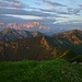 Wunderbare Morgenstimmung über Ammergauer Alpen und Wettersteingebirge.