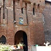 L'ingresso al castello con il ponte un tempo levatoio. Sopra il portone si vede lo stemma della famiglia Gallarati Scotti proprietaria del maniero da secoli.