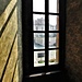 Il panorama sulla piazza Ludovica da Breme da una finestra del castello. Le pareti sono rivestite da papier-peint in seta.