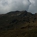 Bei der Alp Vordere Stafel zeigt sich der Chingstuel (2118m) besoners schön. Als ich den Berg eine Woche zuvor im Dauerregen überschreitete, war er stets in Wolken und Nebel gehüllt.
