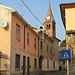 Via Cavour a Lomello, si vede la torre campanaria della soppressa chiesa di San Rocco.