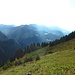 Die Alpe Mutta und die Weglein dorthin gut im Blick.