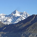 Ober Gabelhorn 4063m in der Mitte, rechts davon die Wellenkuppe 3903m mit einem weissen Käppli.