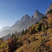 Wunderbare Herbstfarben auf dem Weg zwischen zwischen Lüsis und Tschingla