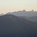Berge des Rosengartens im Zoom; ganz links im Hintergrund Cima d`Asta, höchster Gipfel der Fleimstaler Alpen, auf dem ich einmal stand.