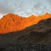 Berge über der Tiefrastenhütte im ersten Sonnenlicht