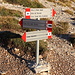 Im Aufstieg vom Campo Imperatore zur Sella di Monte Aquila - Am Abzweig, ein Stück oberhalb des Obervatoriums. Wir folgen dem Wegweiser, in Richtung unseres nächsten Etappenziels "Sella di Monte Aquila" (Weg Nr. 101). Auch die Vetta Occidentale ist bereits ausgewiesen. 