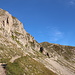 Im Aufstieg vom Campo Imperatore zur Sella di Monte Aquila - Ohne nennenswerten Anstieg führt der gute Bergweg durch die Flanke.
