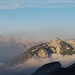 Zoom zum Piz di Mezzodi (2240m) im Vordergrund und zur nördlichen Schiaragruppe im Hintergrund. Der hohe Berg links ist der Antelao :-) .