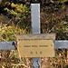 RIP, das Kreuz steht am Beginn des Abstiegs über den Grat vom Alpkopf zur Sattelspitz. 