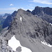 Blick gegen die Moserkarspitze; rechts dahinter, die Bockkarspitze und ganz rechts die Felsmauer der Nördlichen Sonnenspitze