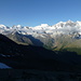 Start in Hohsaas: unter strahlend blauem Himmel präsentieren sich im Westen über Saas Fee frisch verschneit Mischabel, Allalin-, Rimpfisch- und Strahlhorn sowie Monte Rosa...