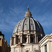 Unterwegs in Rom - Blick von der Via della Stazione Vaticana aus etwa südlicher Richtung zur Kuppel des Petersdoms (Basilica di San Pietro in Vaticano).<br /><br />