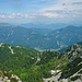 Gipfelausblick über den Monte Lussari zum Oisternig.