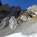 Hier verliessen wir den Bergwanderweg und stiegen über die Felsrippen in der Bildmitte Richtung Ostwandrinne auf. Diese ist bereits erkennbar zwischen den beiden Schafberggipfeln.