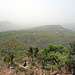 Hinter dem Dörfchen Aussicht auf das Nachbarland Togo. Leider auch hier ein nebelartiger Dunst