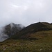Il Monte Moncerchio con dietro, nelle nuvole, la Rocca d'Argimonia, percorsa durante un'altra bella escursione in zona.