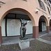 <b>Oggi scopro che questo quartiere di Lugano vanta un piccolo museo con le opere dello scultore svizzero Mario Bernasconi (1899 – 1963). Davanti alla Casa comunale posso fotografare un suo bel bronzo denominato “Torso”. </b>