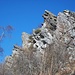 Particolari rocce che si incontrano poco prima della vetta delle Rocche San Martino...