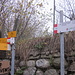 Il bivio in località Casere 750 mt poco sotto il Ristorante Gigliola. <br />A sinistra: Pizzoni, Passo Cuvignone, Monte Crocetta, Monte Nudo. A destra: Sasso del Ferro.