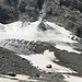 kurz vor dem steilen Schlussanstieg zur Hütte zeigt der Gletscher noch etwas "Charakter" - dahinter beginnt die eindrückliche Ostflanke des Balmhorns
