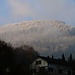 Am Ortsrand von Mümliswil (556m) zeigte sich durch Nebelfetzen hindurch plötzlich die frostige Rotisegg (1159,8m). 
