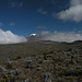 wir kommen dem Kilimnjaro immer näher, der Weg zieht rechts zur vertiefung, dort ist der Kibosattel 4300m 