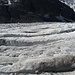 Auf dem Morteratsch-Gletscher: tiefe Spalten, schön gereiht.