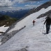 der Abstieg zum Rätschenjoch erfordert doch längeres Schneestapfen - an zuoberst doch steilen Hängen - bis ...