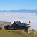 tolle Sicht über die Gampernei Hütten hinweg ins Nebelmeer über dem Rheintal