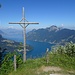 Kreuz auf Spitzeren - bereits hier eine tolle Sicht über den Vierwaldstättersee ...