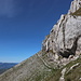 Unterwegs zwischen Cresta della Portella und Pizzo Cefalone - Vorbei an steilen Felsabbrüchen auf der Südseite des Gipfelaufbaus.