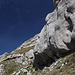 Unterwegs zwischen Cresta della Portella und Pizzo Cefalone - Am Ende der massiven Felsen schwenken wir nun gleich nach rechts und steigen durch die Südflanke zum Gipfel.