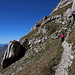 Unterwegs zwischen Pizzo Cefalone und Cresta della Portella - Rückblick während der Querung auf der Südseite des Gipfelaufbaus.