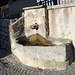 <b>Alla sinistra della fontana principale ce n’è una più piccola, scolpita in un monolite granitico, proveniente probabilmente da un masso erratico.</b>