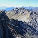 ... zum Gipfel, blick von ebendort: NW-Grat und rechts Nordflanke, dahinter die NW-Schulter (Bild vom Abstieg)