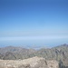 Blick vom Monte Cinto nach Nordwesten zur Küste bei Calvi. Auf dem in der Bildmitte an der Küste sichtbaren Berg Capu di a Veta war ich einige Tage später auch. Von hier aus sieht er trotz seiner immerhin 700 m Höhe winzig aus.