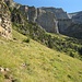 Jetzt oberhalb der Waldgrenze, aber noch unterhalb der steilen Felswände des Ordesa-Tals.