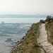 Klippenweg ueber dem Faehrhafen von Dover.