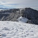 Rutschige Angelegenheit beim Abstieg nach Überzütt: der Schnee hält noch nicht auf der grasigen Unterlage
