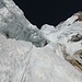 Kurze, überhängende Eisstufe direkt unterhalb des Camp III: Fitnesstest auf 6300 m.
