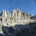11 Starkes Publikum beäugt die Tour. Das Val Pradidali, es bietet große Kletterberge. Links die Cima Pradidali, die Cima Immink und na klar, die Pala di San Martino.
