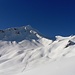 Güntlespitze - erstmals in Sicht. Ebenso die spätere Abfahrtsvariante durch die "Ostrinne"