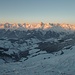 Die Berge der Berchtesgadener Alpen sind noch sonnenbeschienen.