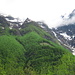 Am Nachmittag von Rasa: die besuchte Felsnase bei der Alp Laghetti. Ohne Nebel hebt sie sich kaum vom dahinterliegenden Mottone ab. Rechts das Val Bordei.